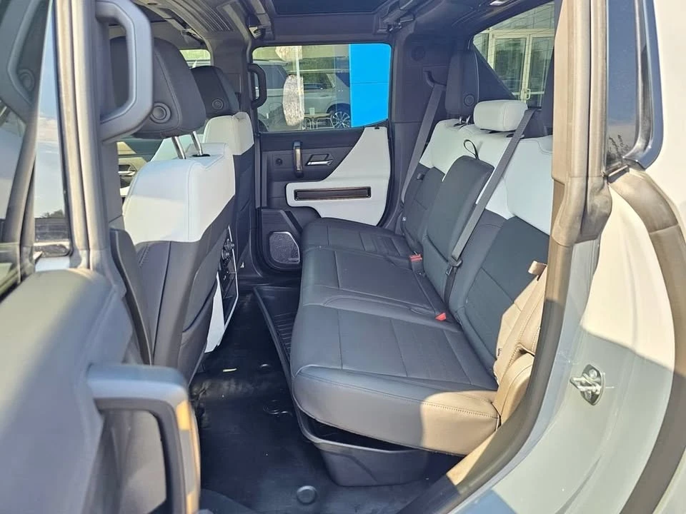 2024 GMC Hummer EV - Image 13 of 16