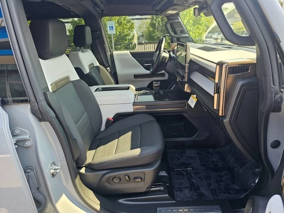 2024 GMC Hummer EV - Image 8 of 16