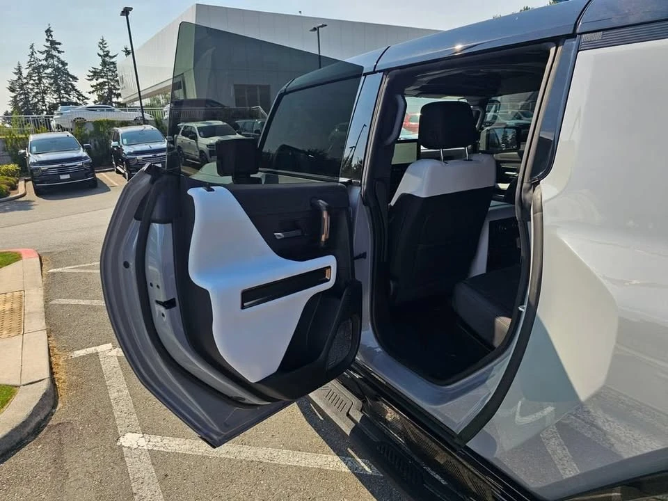 2024 GMC Hummer EV - Image 12 of 16