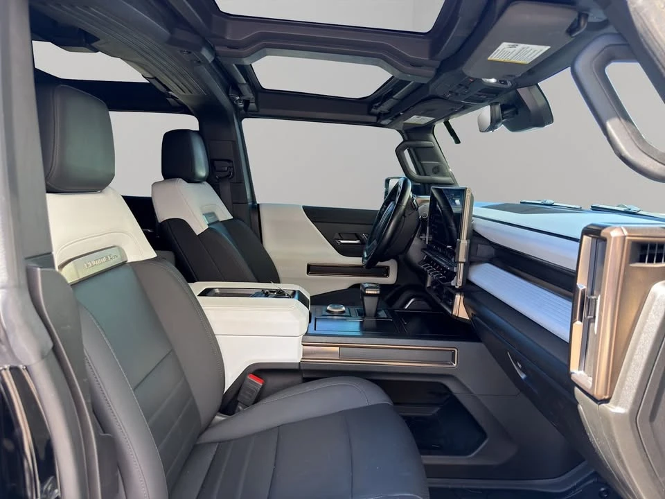 2024 GMC Hummer EV - Image 17 of 18