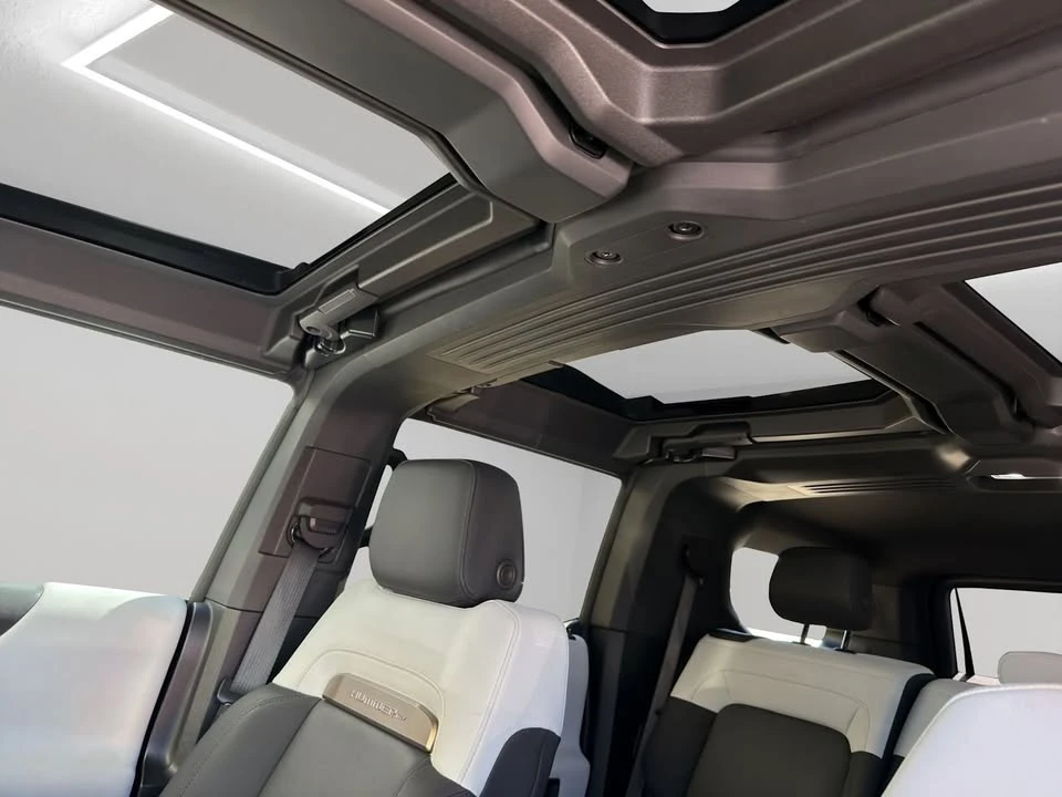 2024 GMC Hummer EV - Image 16 of 18