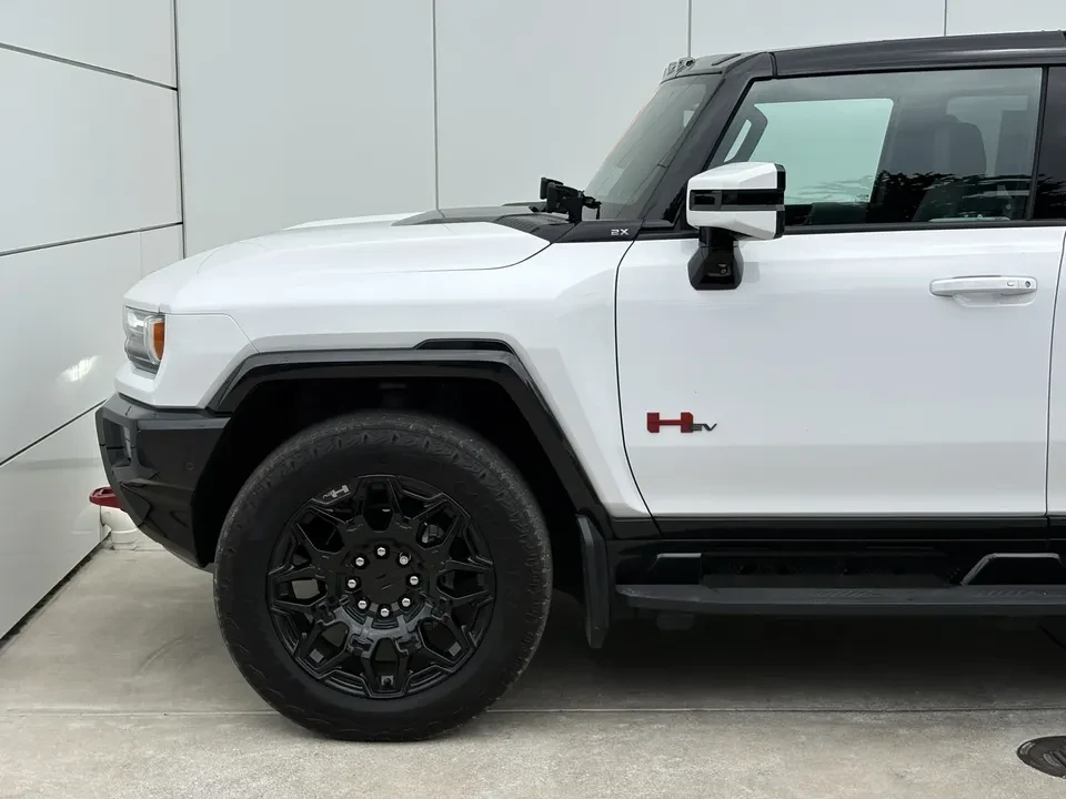 2024 GMC Hummer EV - Image 4 of 18