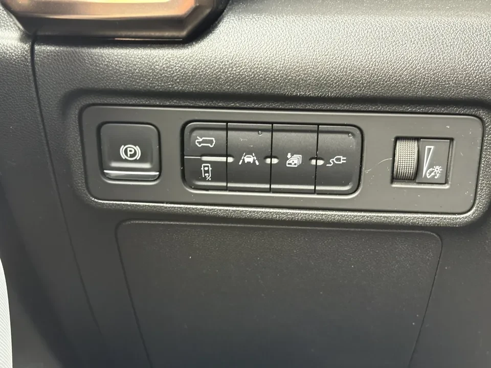 2024 GMC Hummer EV - Image 18 of 18