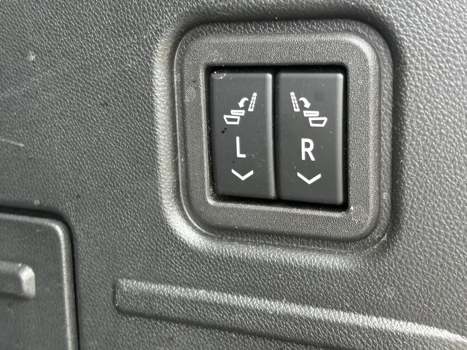 2024 GMC Hummer EV - Image 7 of 18