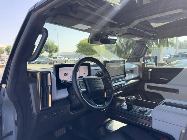2024 GMC Hummer EV - Image 13 of 20