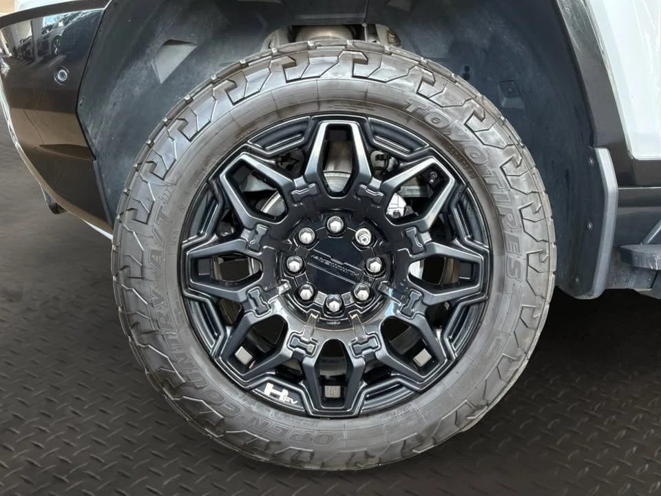2024 GMC Hummer EV - Image 9 of 20