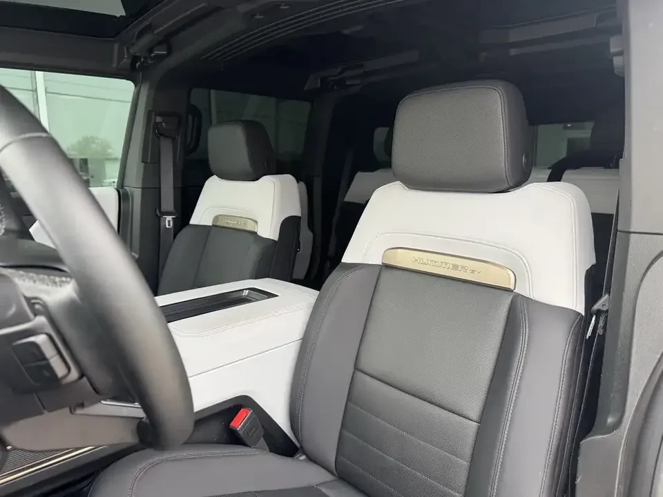 2024 GMC Hummer EV - Image 8 of 10
