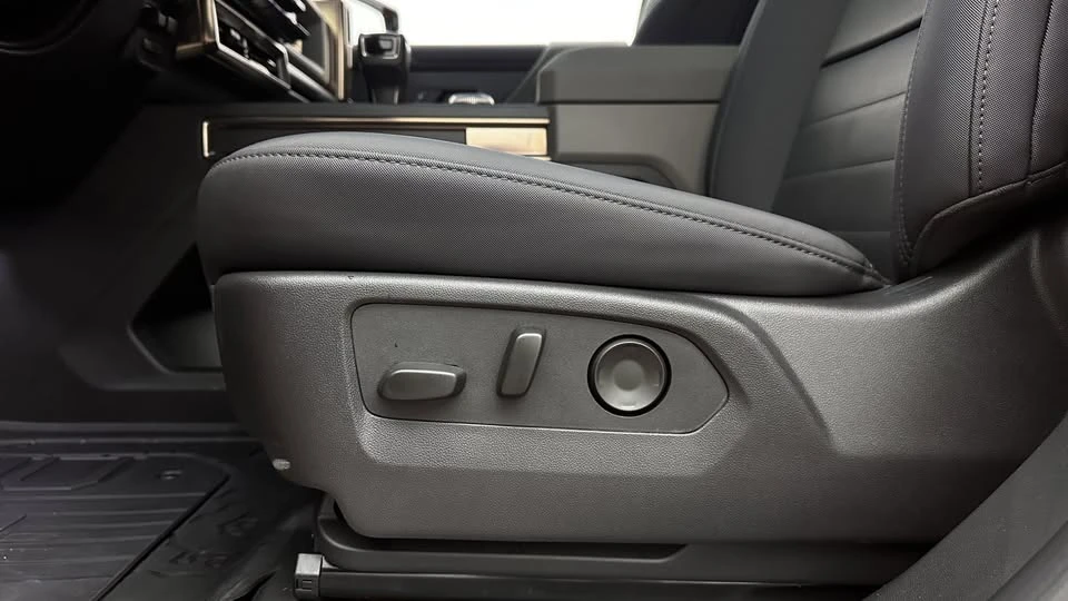 2024 GMC Hummer EV - Image 10 of 20