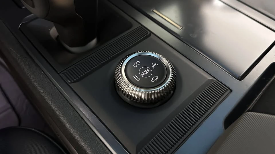 2024 GMC Hummer EV - Image 13 of 20