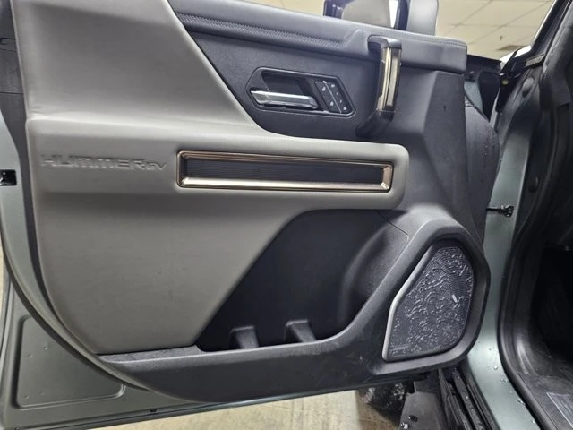 2024 GMC Hummer EV - Image 11 of 12