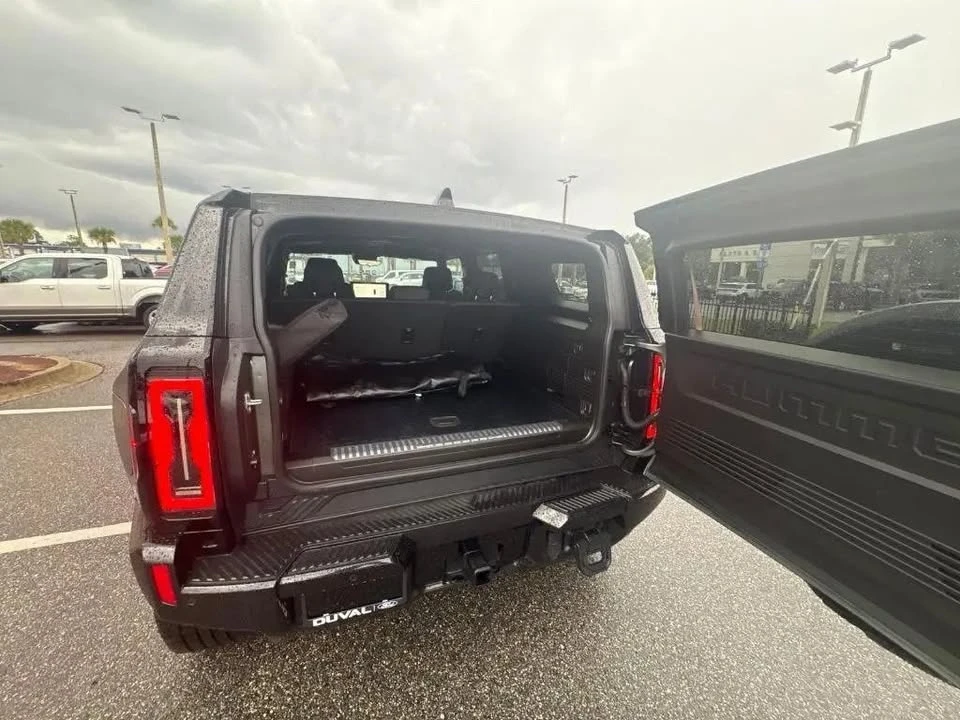 2024 GMC Hummer EV - Image 7 of 9