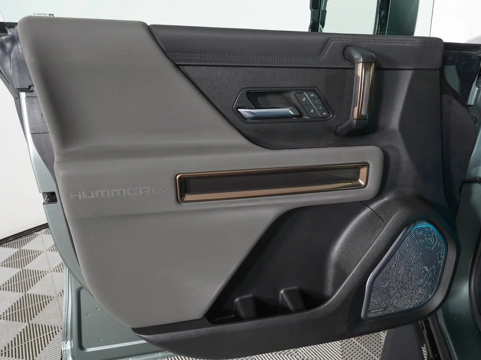 2024 GMC Hummer EV - Image 14 of 17