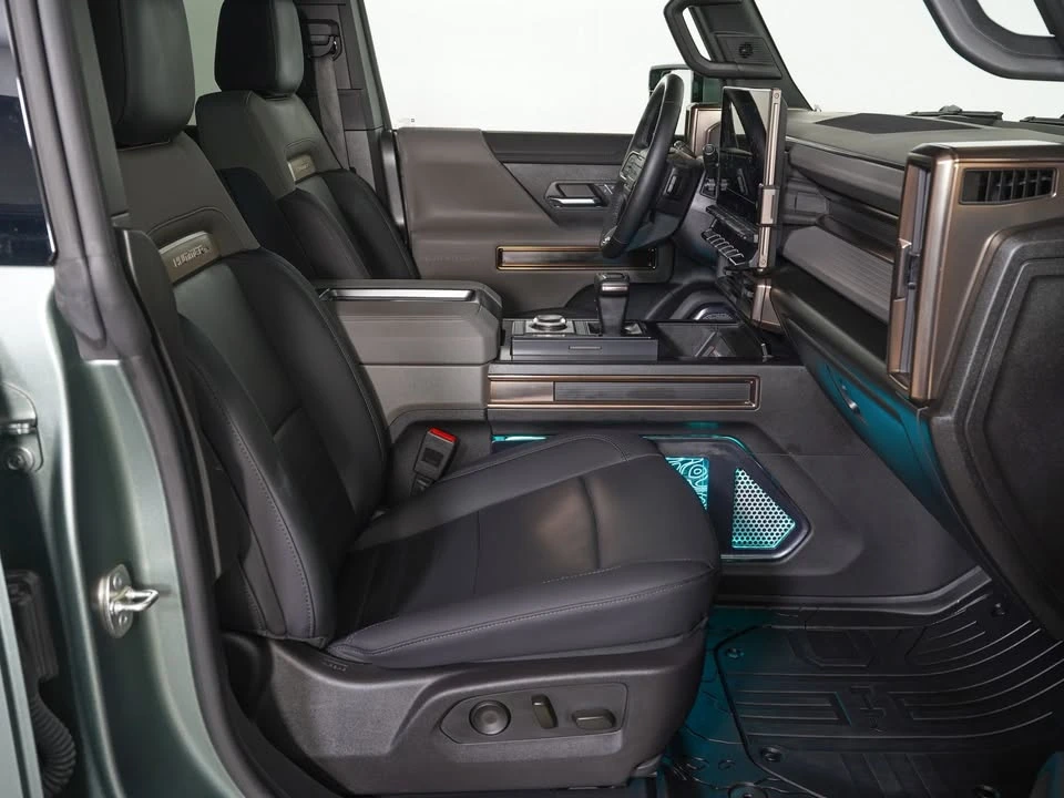 2024 GMC Hummer EV - Image 11 of 17