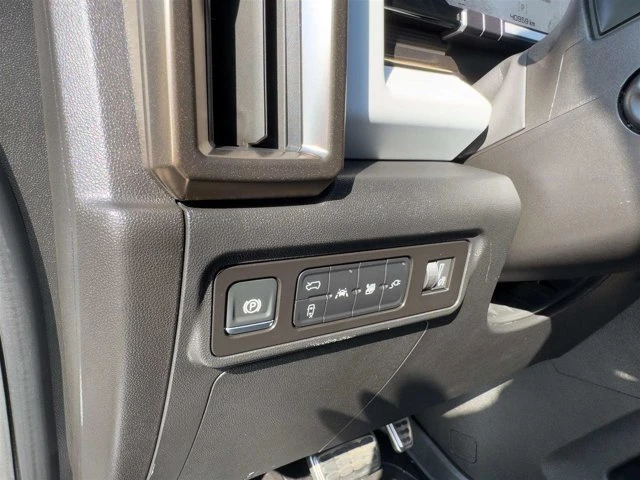 2024 GMC Hummer EV - Image 15 of 20