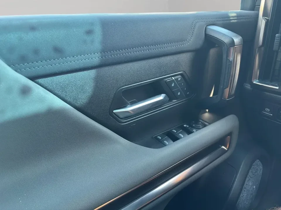 2024 GMC Hummer EV - Image 8 of 10