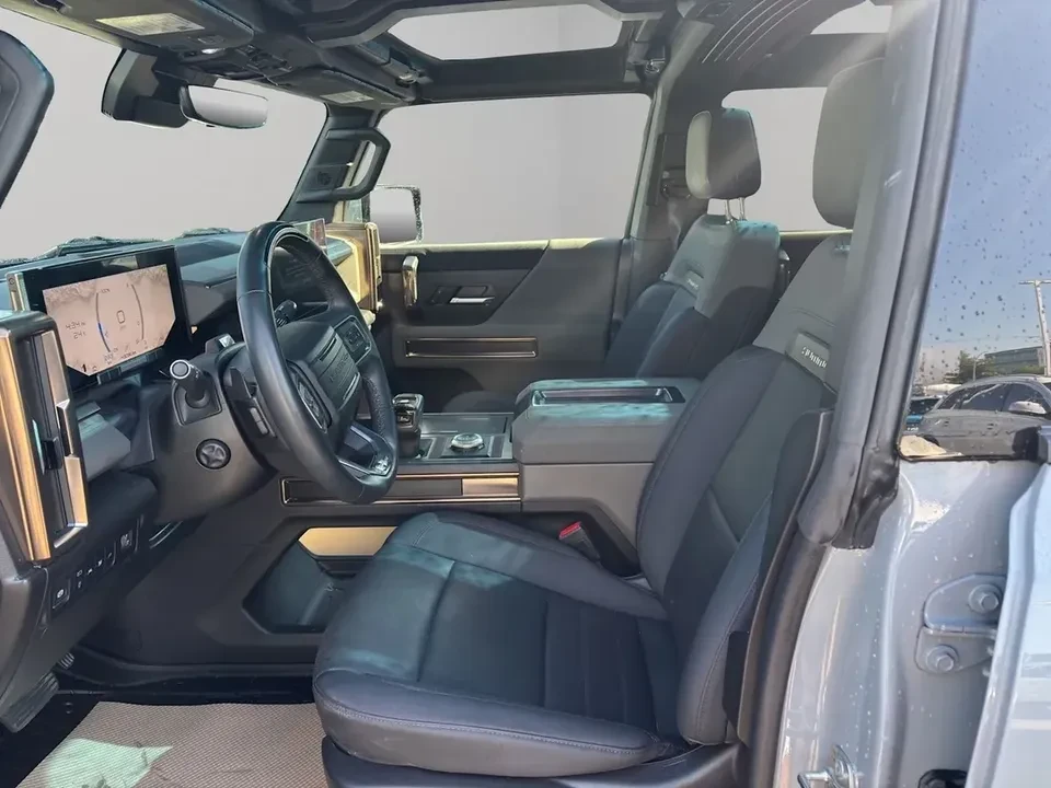 2024 GMC Hummer EV - Image 9 of 10