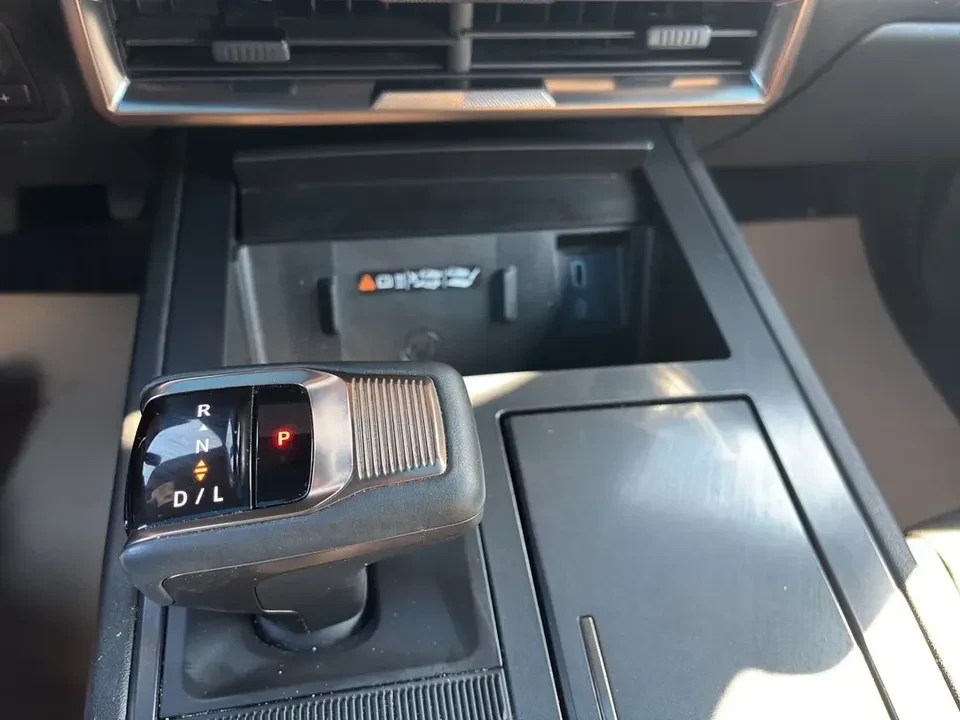 2024 GMC Hummer EV - Image 6 of 10