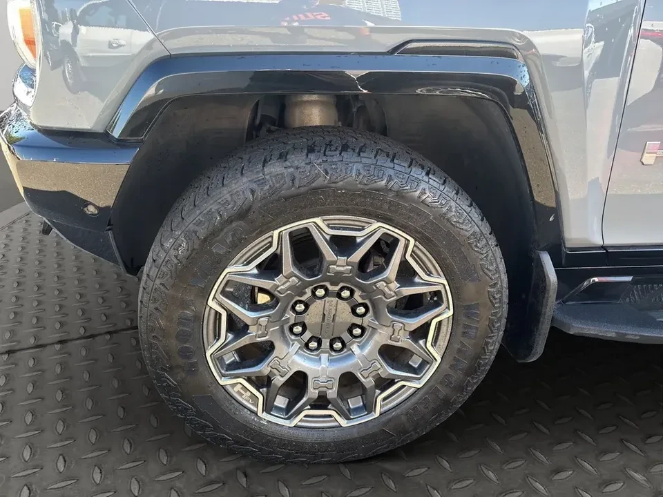 2024 GMC Hummer EV - Image 10 of 10