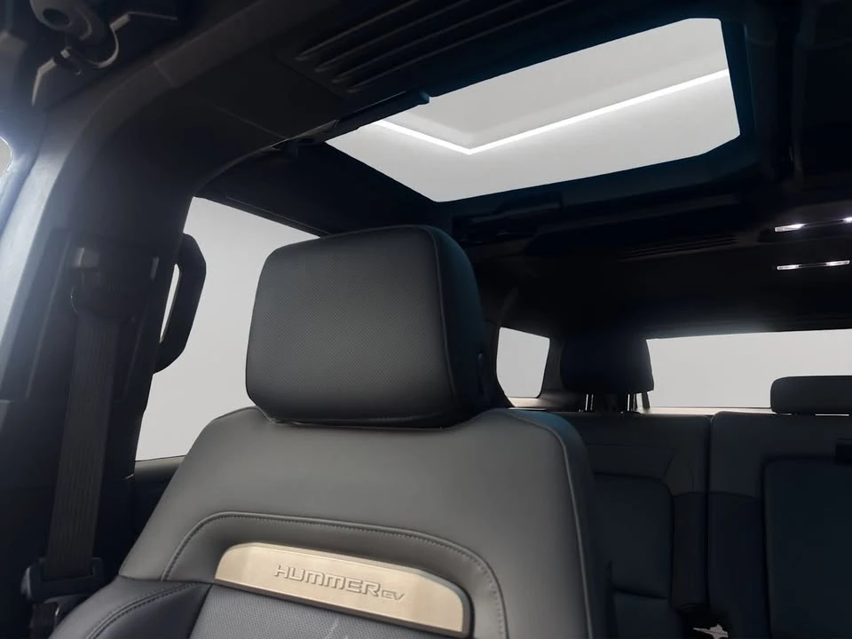 2024 GMC Hummer EV - Image 16 of 18