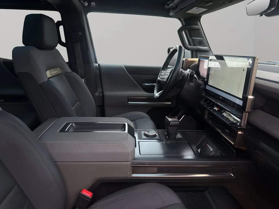 2024 GMC Hummer EV - Image 17 of 18