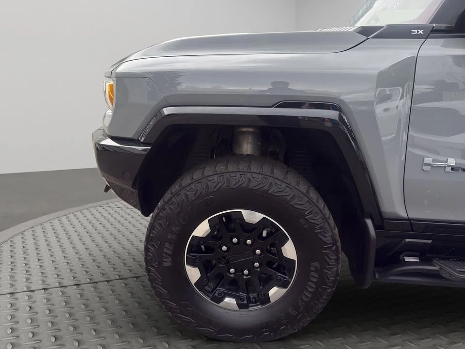 2024 GMC Hummer EV - Image 6 of 18