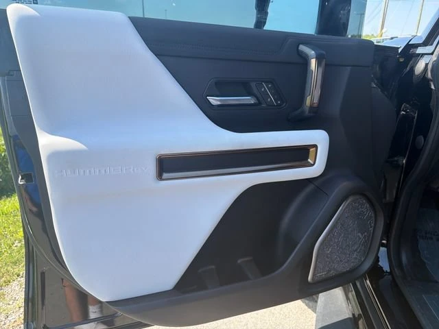 2024 GMC Hummer EV - Image 10 of 20