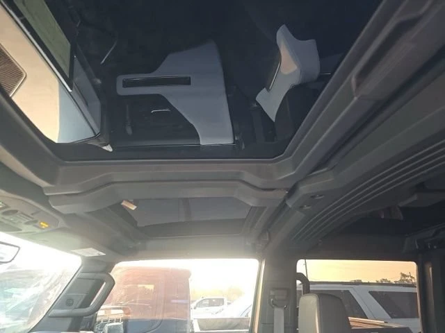 2024 GMC Hummer EV - Image 10 of 20