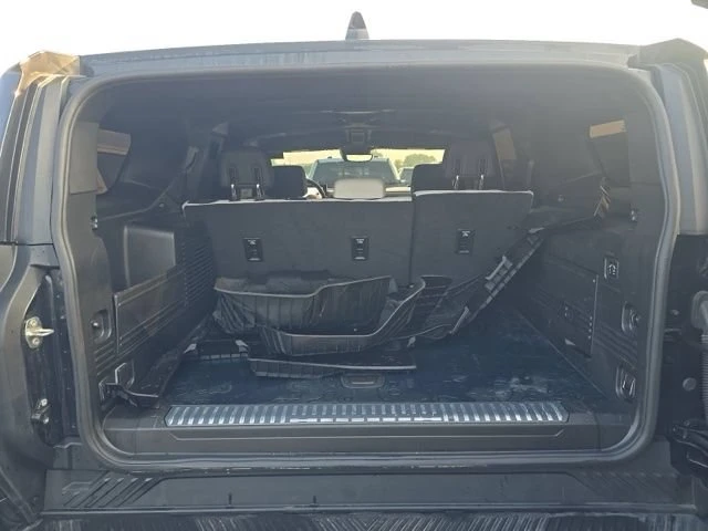 2024 GMC Hummer EV - Image 17 of 20