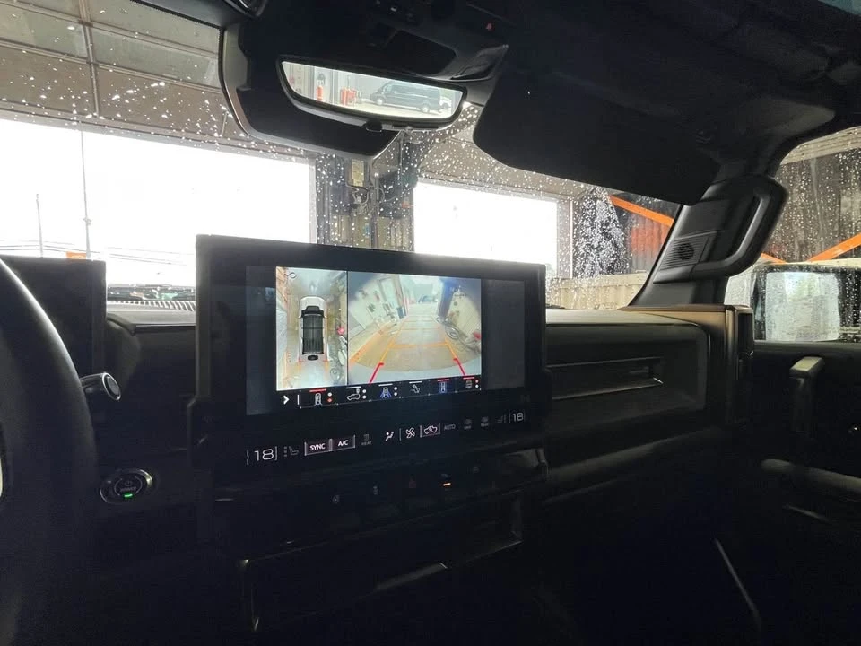 2024 GMC Hummer EV - Image 17 of 20