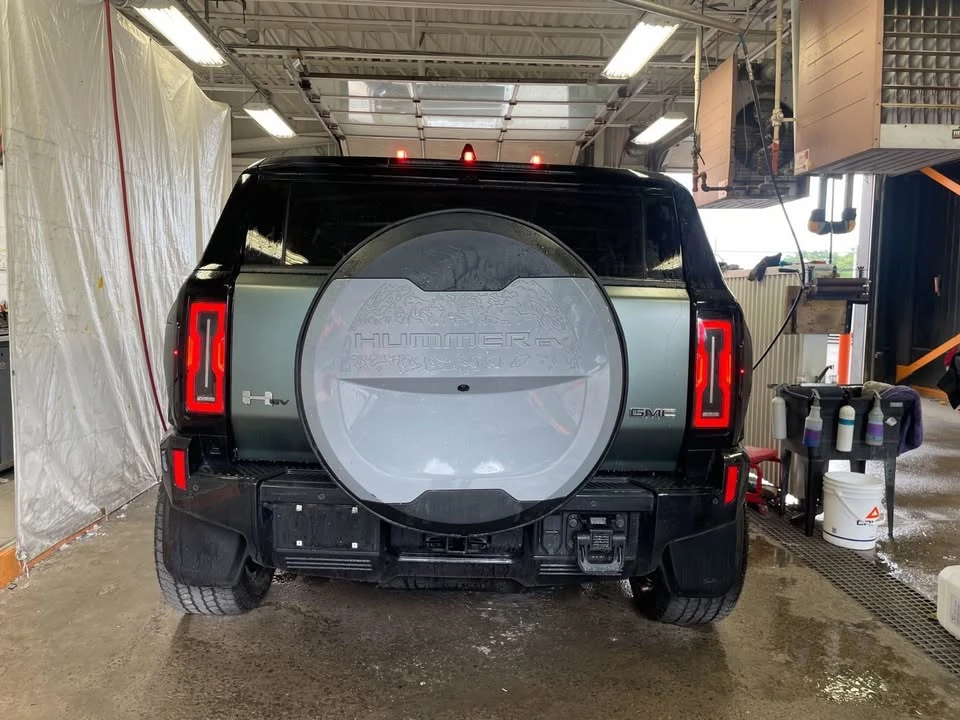 2024 GMC Hummer EV - Image 10 of 20