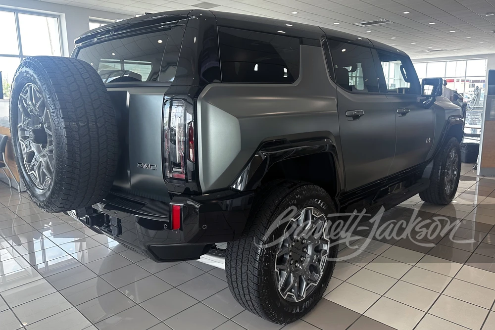 2024 GMC Hummer EV - Image 9 of 10