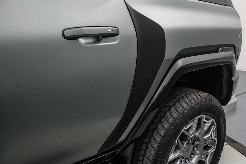 2024 GMC Hummer EV - Image 20 of 21