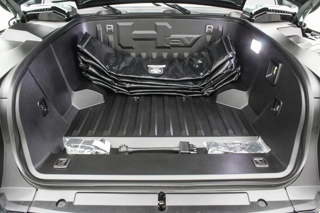 2024 GMC Hummer EV - Image 11 of 21
