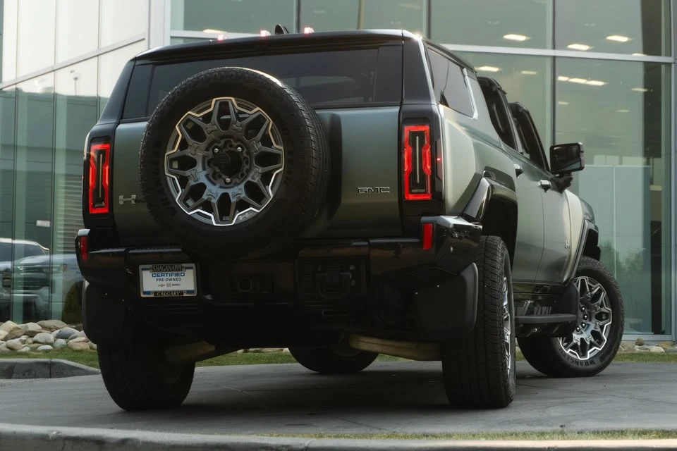 2024 GMC Hummer EV - Image 5 of 20