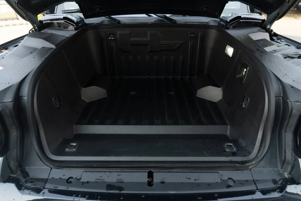 2024 GMC Hummer EV - Image 10 of 20