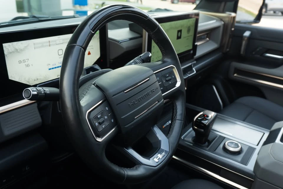 2024 GMC Hummer EV - Image 15 of 20