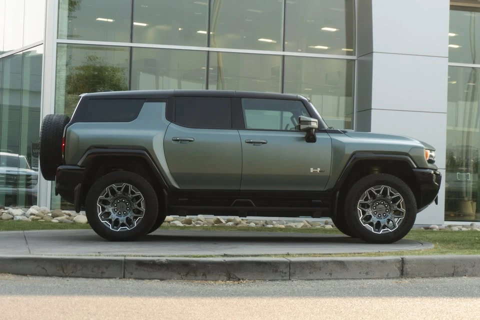2024 GMC Hummer EV - Image 3 of 20