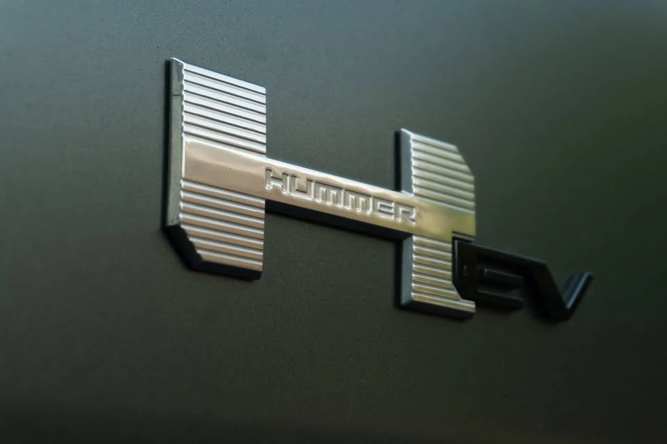 2024 GMC Hummer EV - Image 9 of 20
