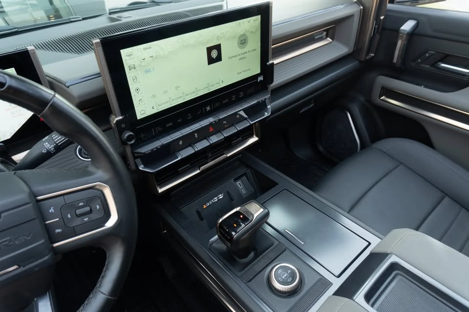 2024 GMC Hummer EV - Image 17 of 20