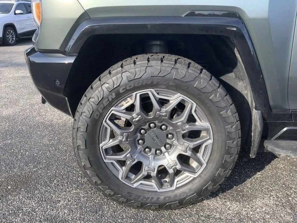 2024 GMC Hummer EV - Image 18 of 20