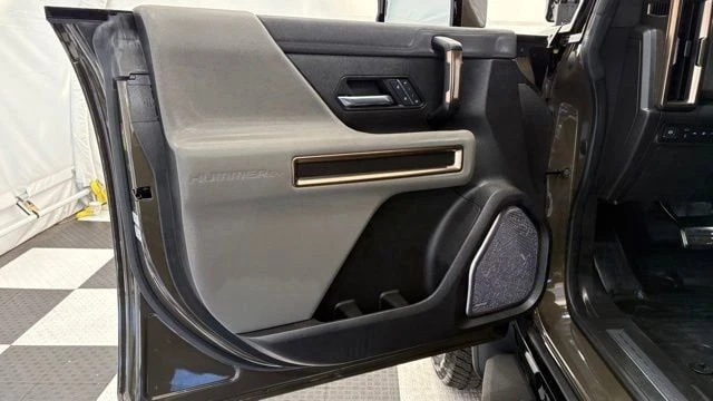 2024 GMC Hummer EV - Image 18 of 20