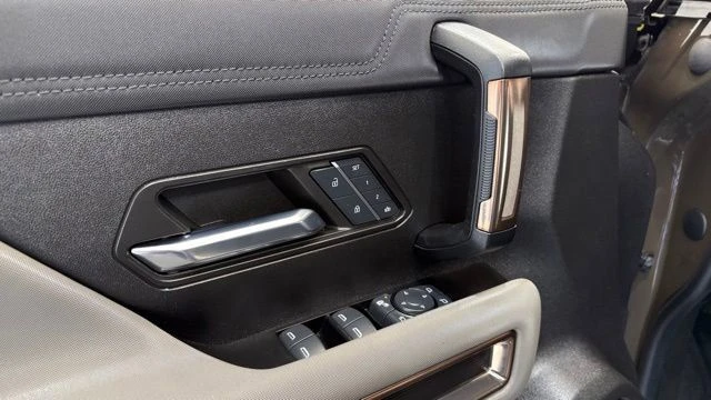 2024 GMC Hummer EV - Image 19 of 20