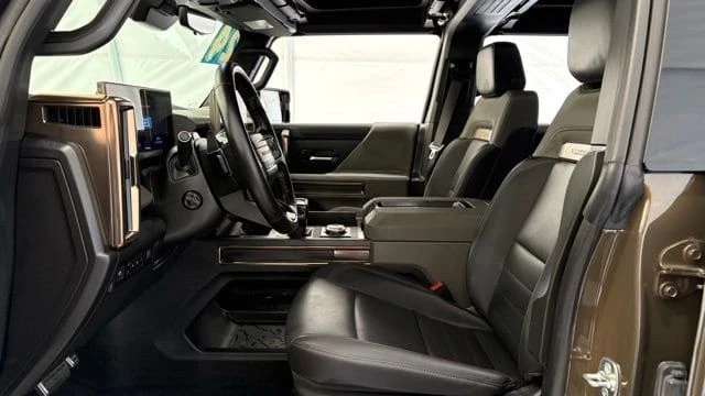 2024 GMC Hummer EV - Image 16 of 20