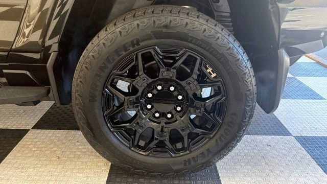 2024 GMC Hummer EV - Image 15 of 20