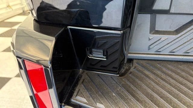 2024 GMC Hummer EV - Image 8 of 20