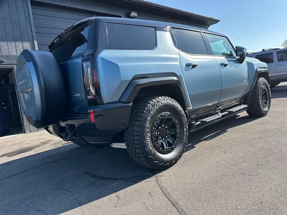 2024 GMC Hummer EV - Image 9 of 20