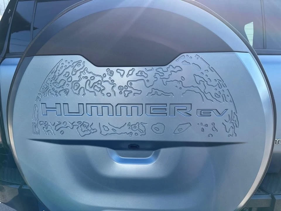 2024 GMC Hummer EV - Image 10 of 20