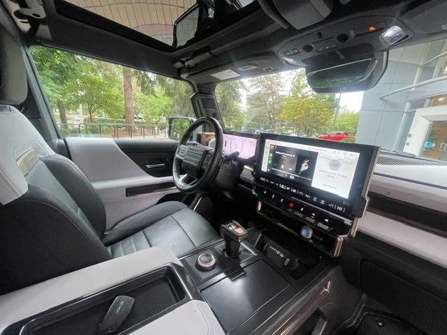 2024 GMC Hummer EV - Image 18 of 19