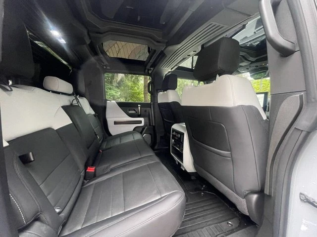 2024 GMC Hummer EV - Image 17 of 20