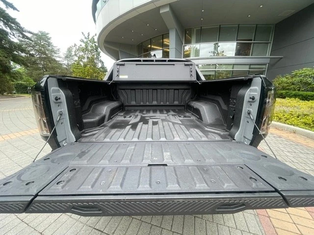 2024 GMC Hummer EV - Image 9 of 20